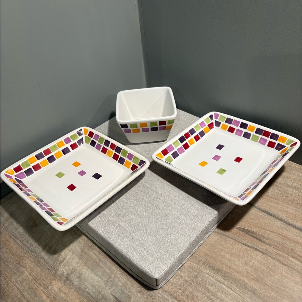 Pampered Chef Plate and Ramekin Set